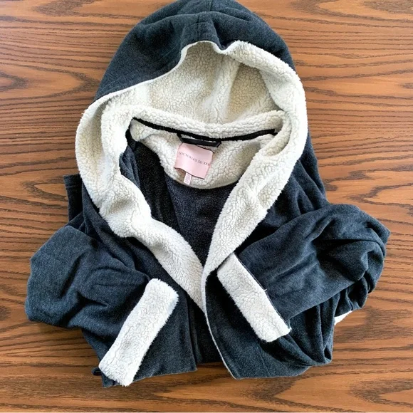 Victoria’s Secret PINK Sherpa Trim Hooded Robe - Picture 5 of 9